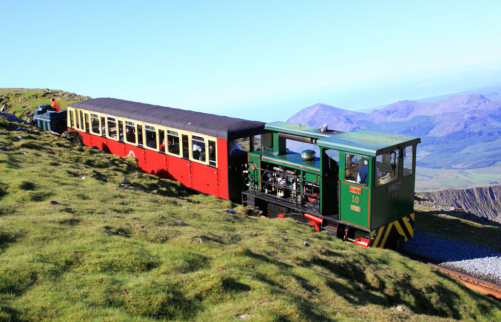 大自然が織り成す絶景が連続する「スノードニア国立公園」イギリスどこでもツアーズ