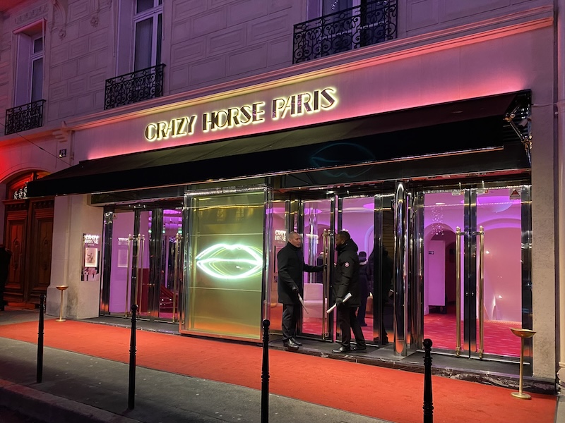 H.I.S. ＜現地集合・解散＞クレイジーホース・ドリンクショー 送迎なし