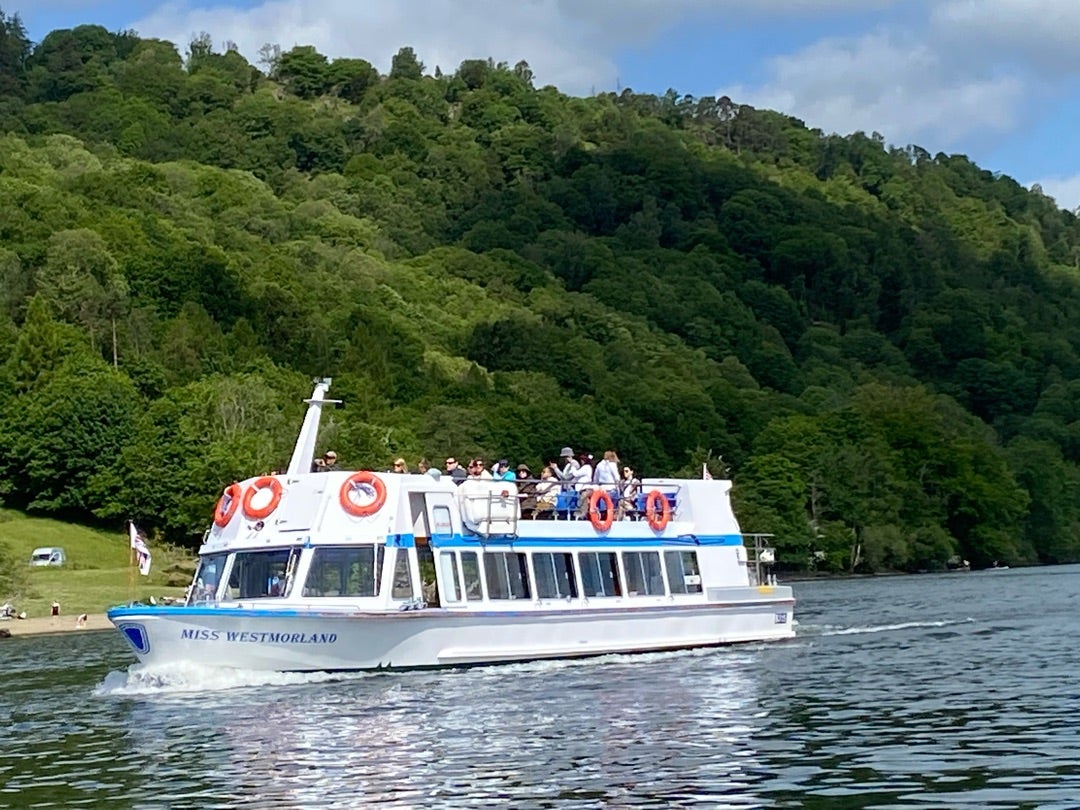 ウィンダミア湖：24時間自由乗降クルーズ。湖の全景をお楽しみくださいGetYourGuide