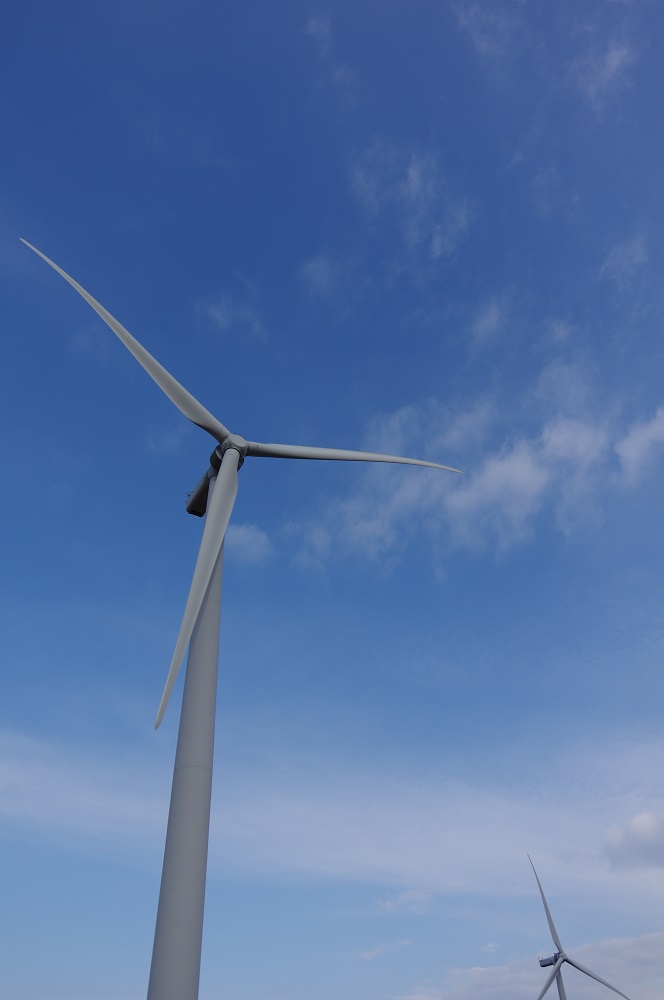 腰を抜かすほど大きな風車「夢ぐるま」が間近で見れ、子供やペット連れでもゆったり楽しめる『あわら夢ぐるま公園 あわらゆめぐるまこうえん 』 - あわら