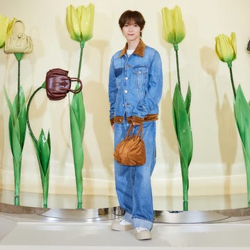 この春、幸運を呼ぶと言われる日に、グッチを象徴するカラーと桜色で東京タワーをライトアップします。 - グッチ ダイアリ