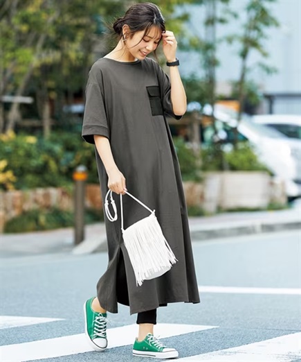 大人女子のスニーカーコーデ。おしゃれに取り入れるには？Niau ニアウ