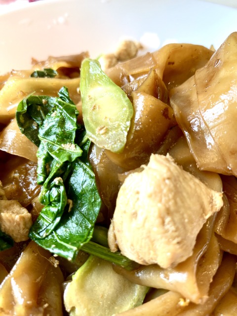 タイ料理：パットシーユー ผัดซีอิ๊ว- タイNavi