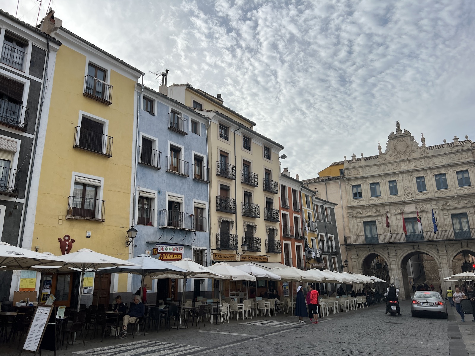 断崖絶壁の上に立つ街、クエンカで宙吊りの家を見た話 絶景 チェンマイちゃんねる
