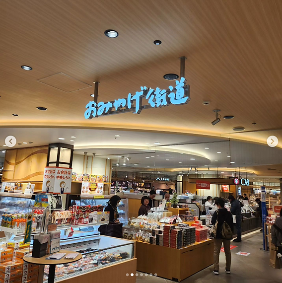 4K散歩 人々が行き交う広島駅構内 飲食店街～お土産売り場～改札内 -