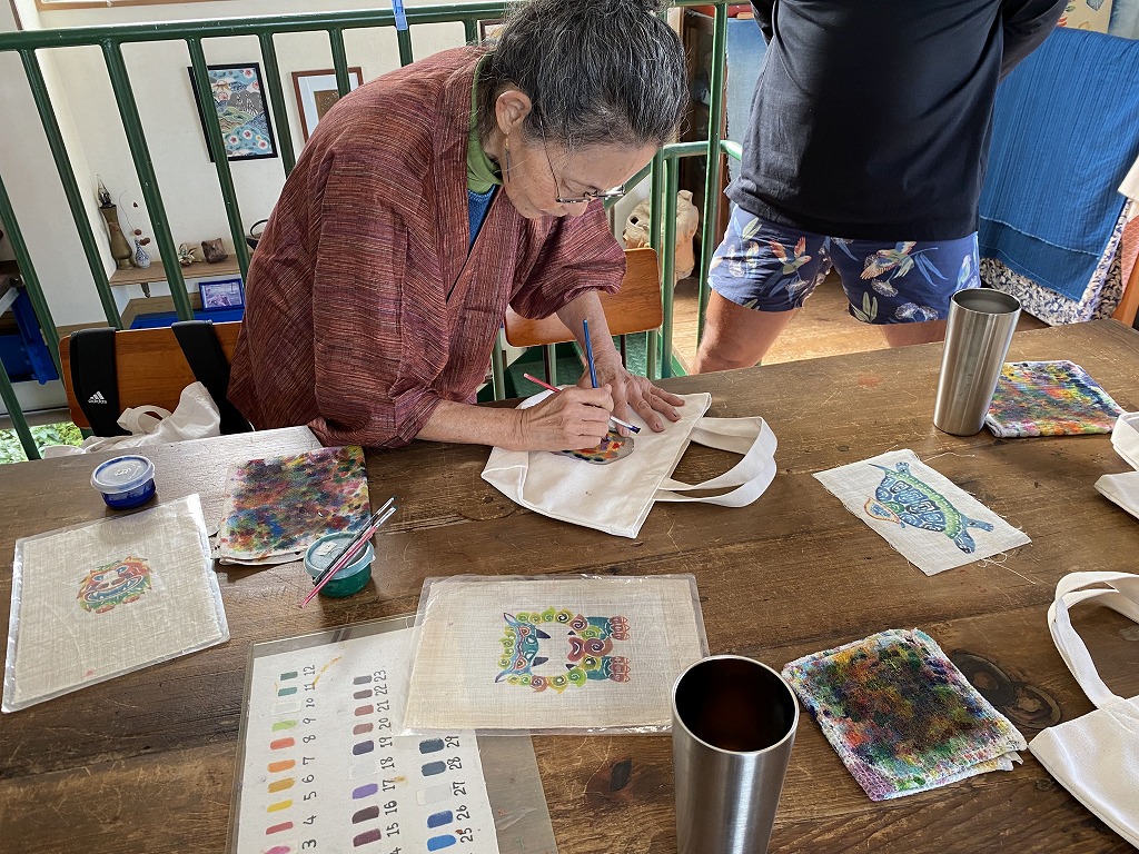 紅型体験 – deigodesign書家・紅型作家 池間真裕子オフィシャルサイト