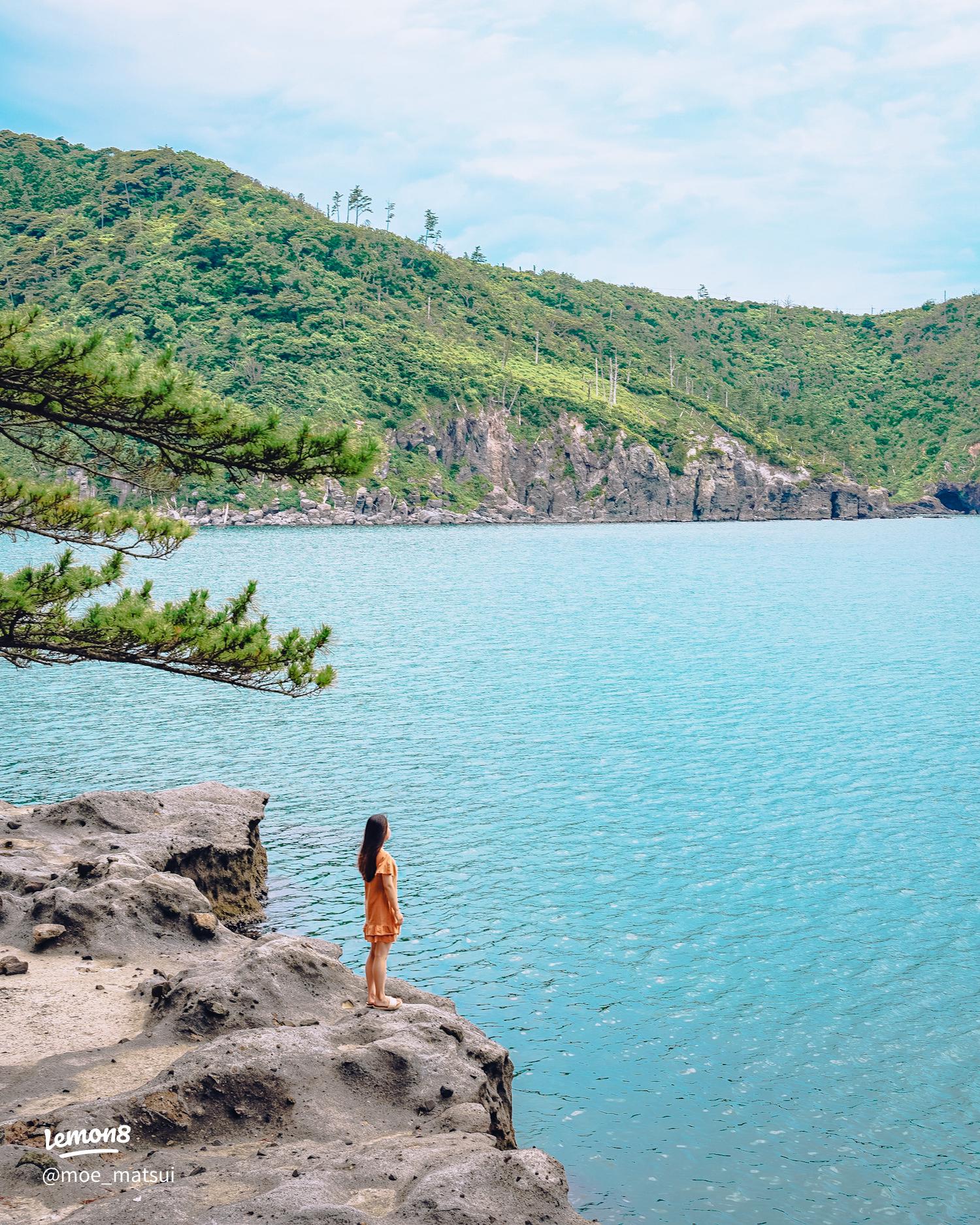 東北・浄土ヶ浜エリア・浄土ヶ浜と蛸の浜を結ぶ歩道トンネル出口付近から眺める蛸の浜・岩手県宮古市 2 の写真素材115402735- PIXTA
