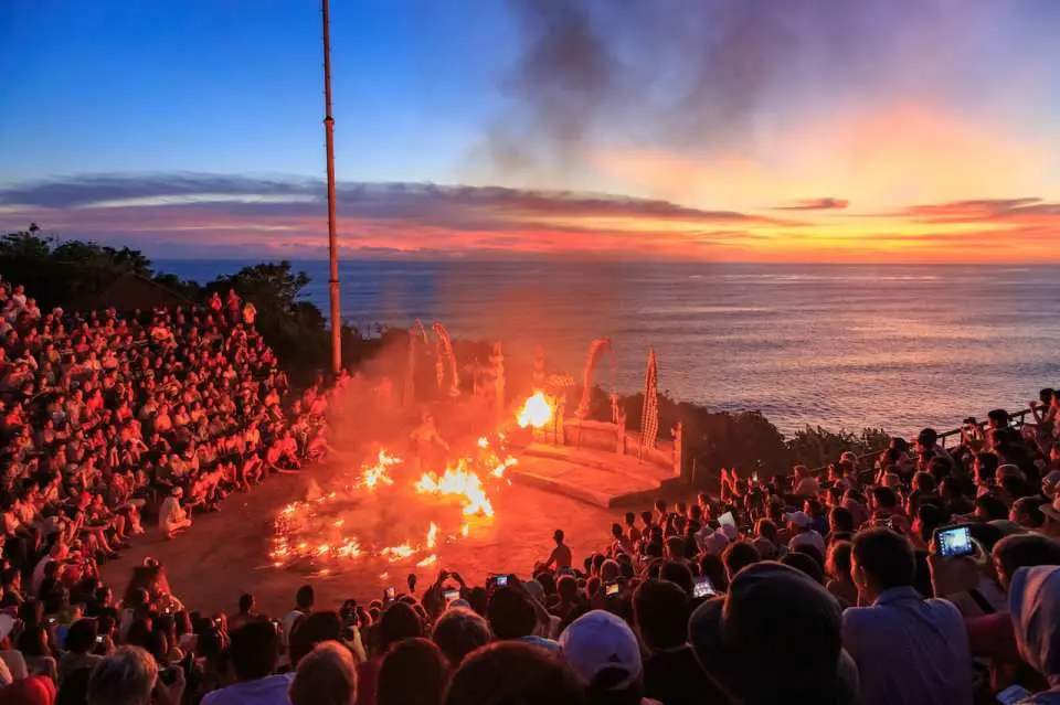 バリ島 絶対外せない観光スポット！ウルワツ寺院の回り方をご紹介・ブログ詳細・ウェンディーツア