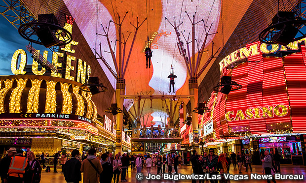 ウェルカム ラスベガス！市バス「デュース」で巡るストリップからフリーモント ウォーキングツアー＜90分