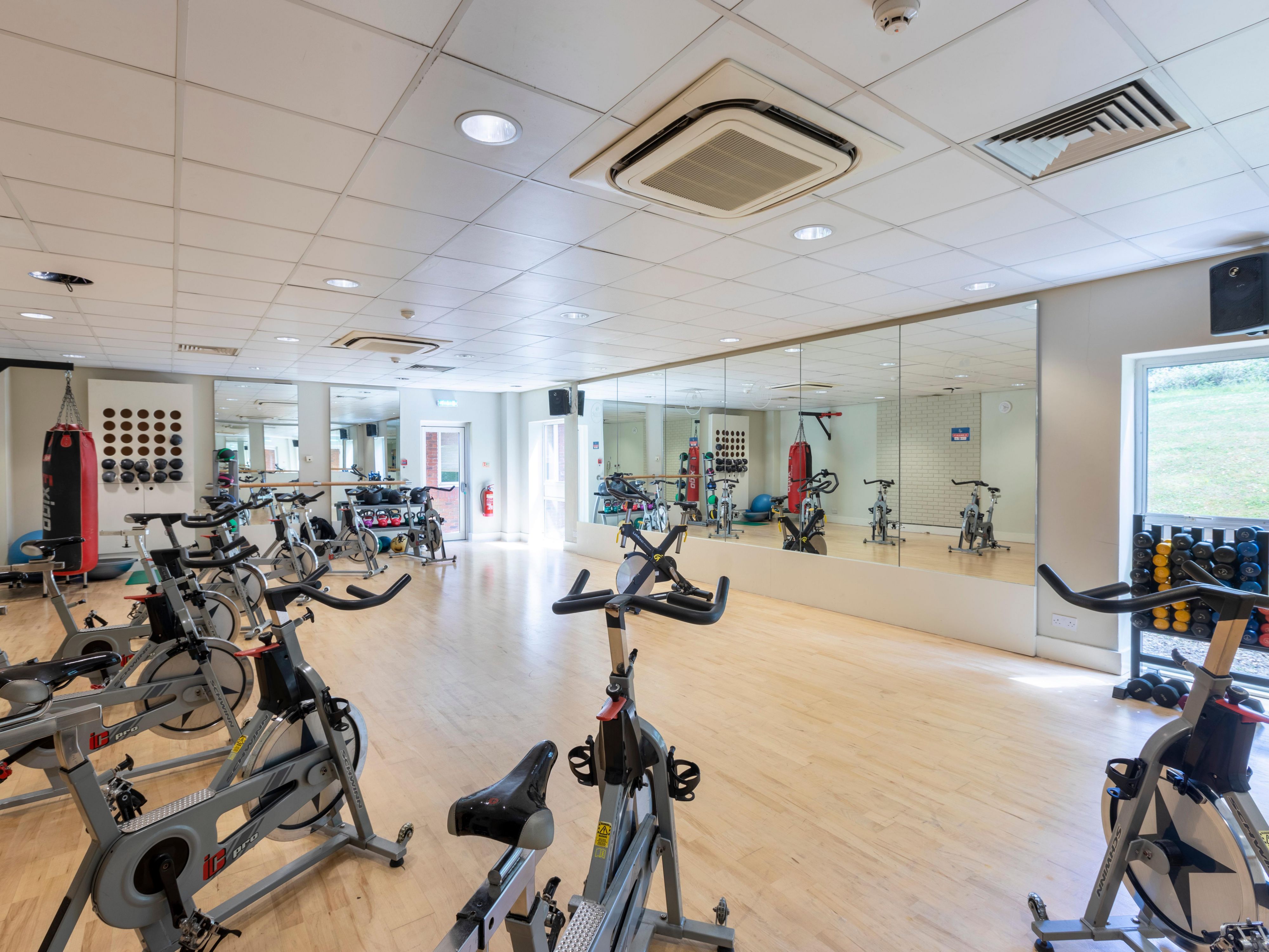 ギルフォード観光ガイド～定番人気スポットを参考に自分にピッタリの観光プランを立てよう！エクスペディア