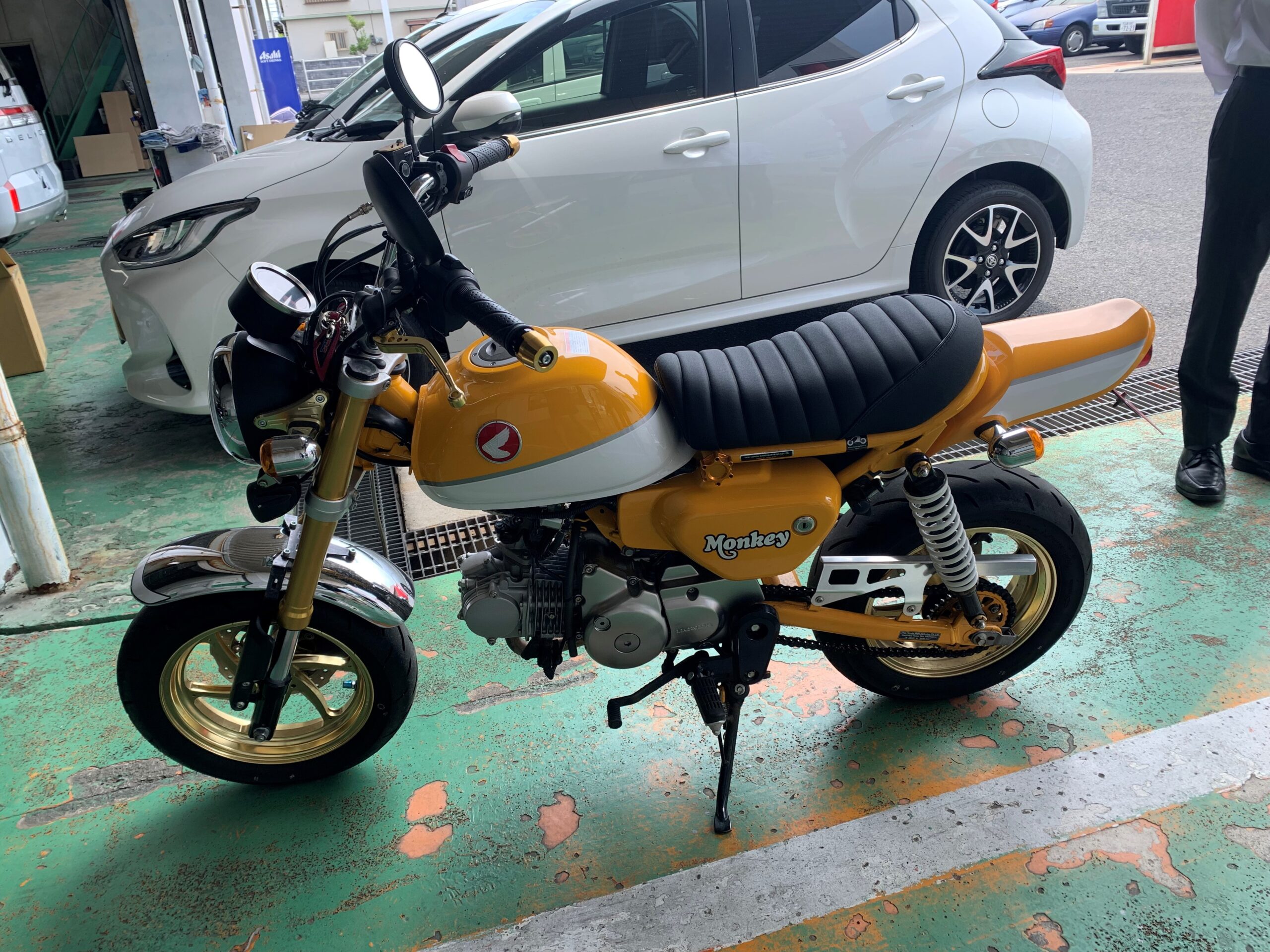 黒と黄色のカワサキバイクの魅力