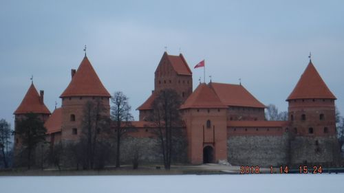 湖に浮かぶお城「トラカイ城」が美しい！リトアニア王国時代に首都だったトラカイの歴史リトアニア情報まとめサイト