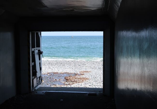 夏の絶景！ニノ浜海岸トンネルの魅力