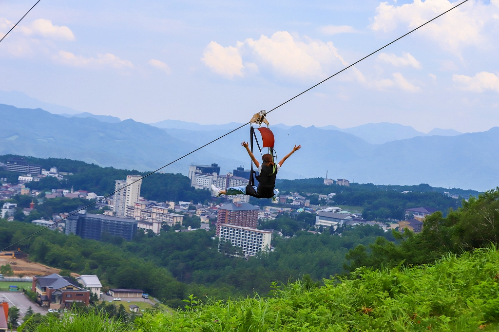 夏こそスキー場！日本一高いブランコに時速70㎞のジップラインなどアクティビティが盛り沢山！草津温泉スキー場 群馬県草津町 ごりログYouTube群馬の漫才師アンペアーのブログ