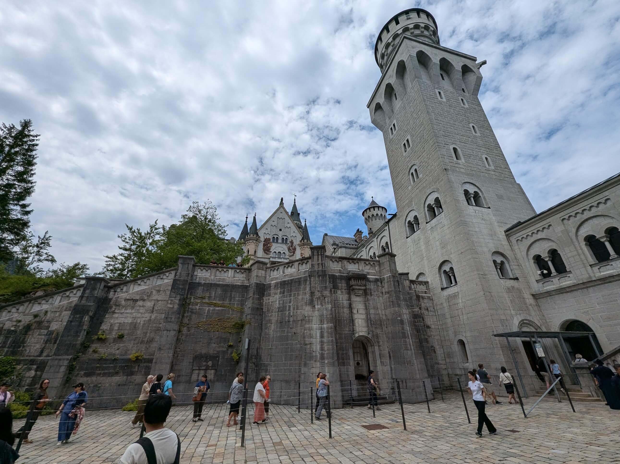 2025年最新 ミュンヘンからノイシュバンシュタイン城への行き方電車・バスを比較、日帰りモデルコース完全ガイド - エンジニアの旅記録