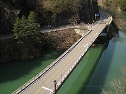 信州生坂村 今朝は山清路の風景です。今日生坂村では、保育園で運動会、小・中学校で塩筑北部吹奏楽祭、絵手紙教室、星空見学会、第1回一星亭見学会などが行われます。皆さん、素敵な週末を！生坂村山清路犀川山紫水明