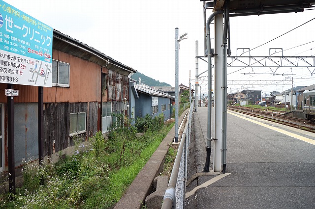 File:能登川駅 ホーム南端 - panoramio.jpg