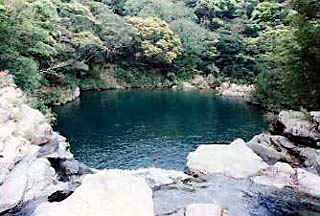 沖縄やんばるの川遊びが楽しめる滝＆秘境スポット7選家族・子供連れにも安心な有名な川から穴場まで！ - 沖縄ツアーズ