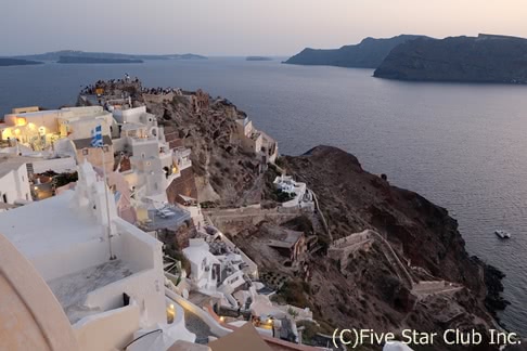 ギリシャ サントリーニ島のイアの白い街並みの写真素材187673680 毎月1点無料 フリー のストックフォト