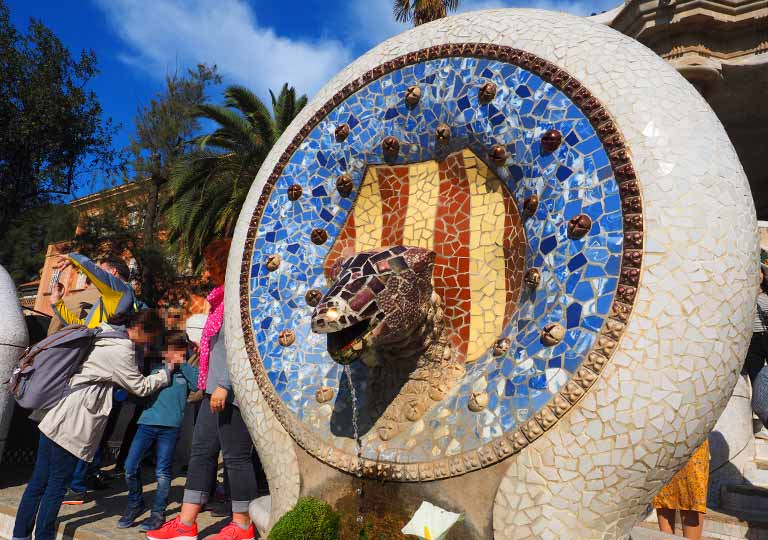 グエル公園の行き方と見どころ！トカゲ、お菓子の家などガウディワールド全開！Nicolenaworld ニコレナワールド