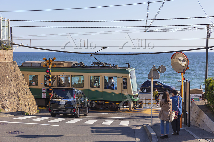 スラムダンク聖地 江ノ電・鎌倉高校前駅 外国人観光客、マナー改善 警備員配置、英語で注意神奈川毎日新聞