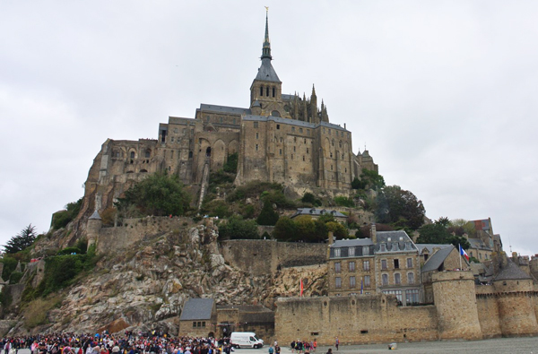 お値下げしました！フランス雑貨フランスモン・サン・ミッシェルスノードームお城コレクション