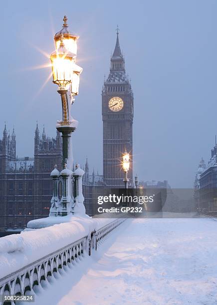 冬と降雪時にロンドンでビッグベン, イギリスの写真素材・画像素材 Image 96581061