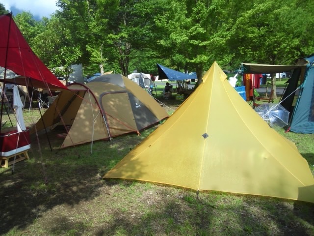 小さな物置では入りきらず 家の中に侵入していたキャンプグッズ デカ目の物置設置して、なんとかやっていけそうです。キャンプ初心者ファミリーキャンプ5人キャンプキャンプ整理整頓キャンプ道具収納