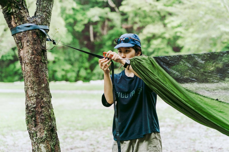 ハンモック泊って何？意外とメリットの多いハンモック泊について基礎知識をお教えいたします。 - キャンプバルーン