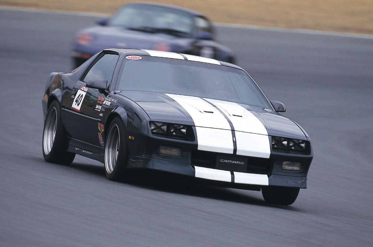 ☆入庫情報☆1967年 シボレー カマロ RS5.3L・V8エンジンのアメリカが誇る伝統あるエンジンを搭載しております。今回ご案内する車両は、1967年に発売された初代モデルの「カマロ」となります。現行モデルの車両も魅力的ですが、当時の車両ならではの独特の存在感が好み