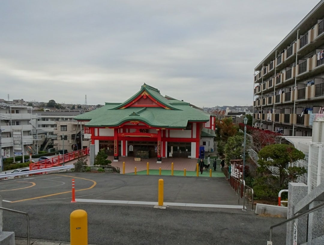 初詣 地元で長く愛される「'身代わり不動尊」 川崎市高津区 は改装後、御祈祷時も寒くない -