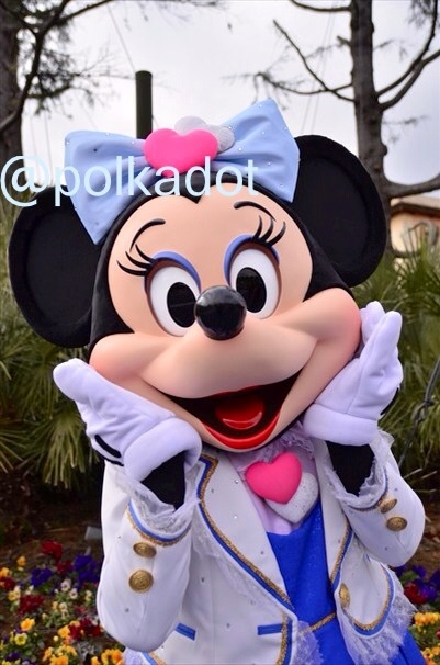 💖🤍🩵 ． エントランスで ミニーちゃんと グリーティングできた🥹💗