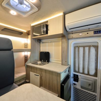 北海道・札幌市のキャンピングカー格安レンタルサービスQUUM