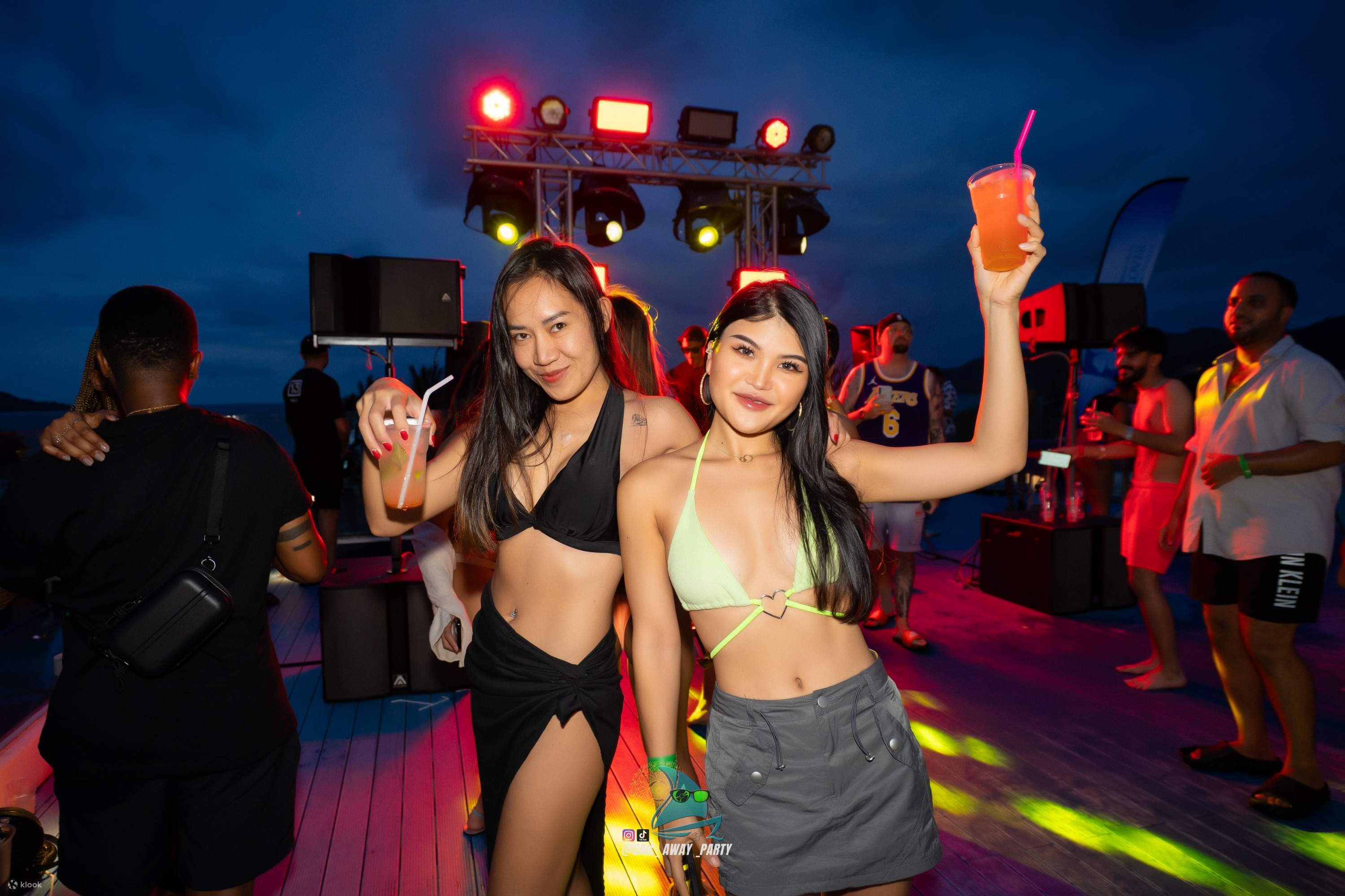 プーケット セイルアウェイ・プールパーティーに参加しようKlook