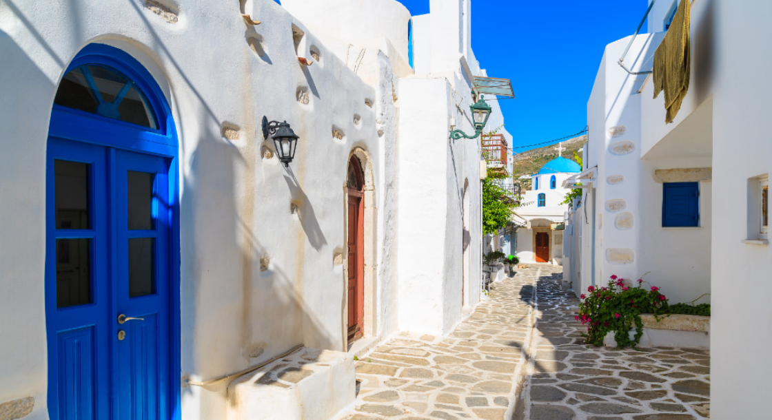 世界のかわいい家 1 青く透き通ったエーゲ海に浮かぶ白亜の街 ギリシャ