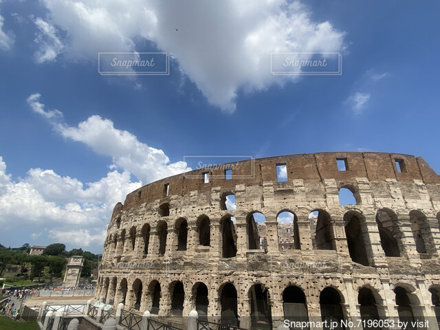 イタリア・ローマ、コロッセオの美しい風景のイラストのイラスト素材67441219- PIXTA