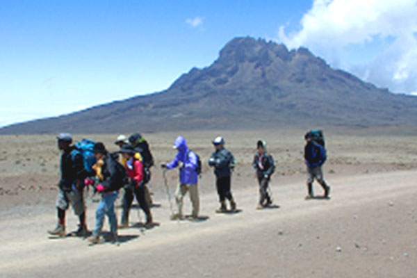 キリマンジャロ登山：アフリカ最高峰に挑むLIFE On The PLANET