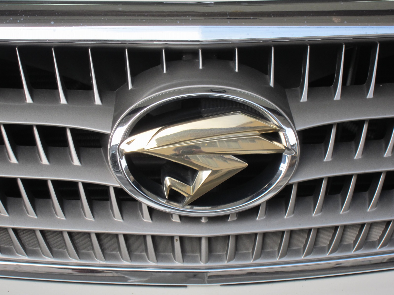 車のエンブレムに込められた思いをたどる ウイング ～スピードや自由への憧れを表現～クルマ情報サイトｰGAZOO.com