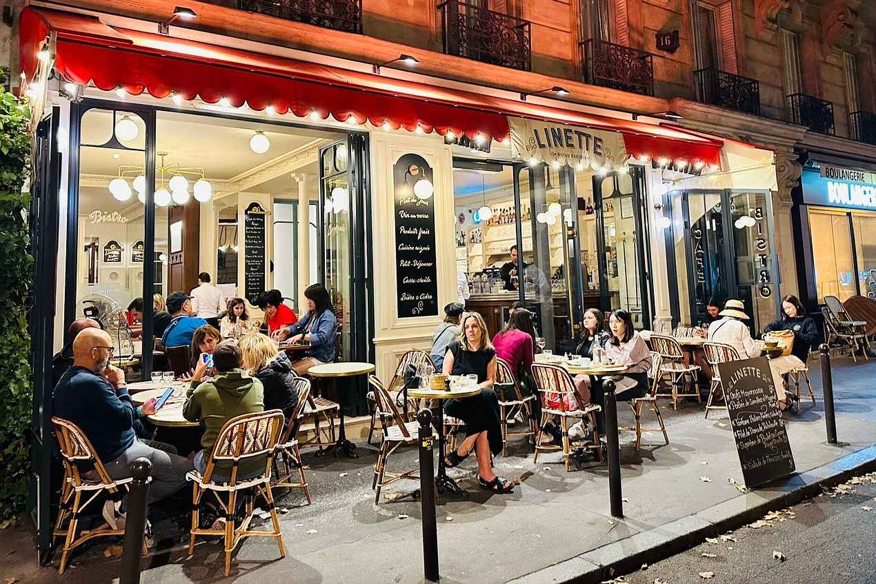 パリの息をのむようなエッフェル塔ビューのレストラン10選