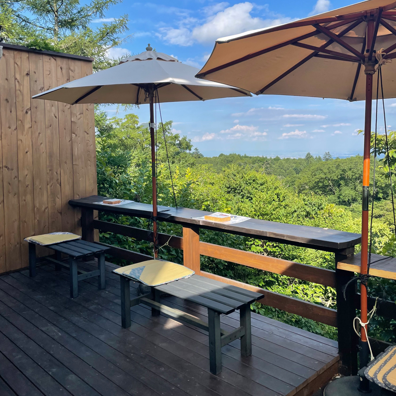 軽井沢見晴台 雄大な景色とカフェの力餅。珍しい神社も参拝しよう –