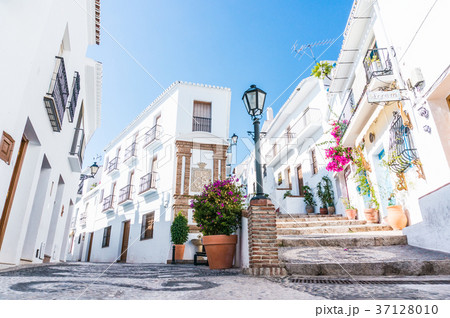 スペインの白い町・村13選 アクセス＆おすすめツアー紹介あり