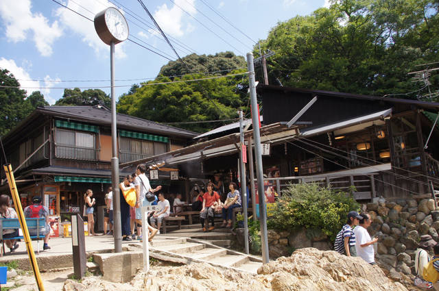 伏見稲荷お山めぐり「四ツ辻」と「仁志むら亭」 - 絶景かなドットコム 京都