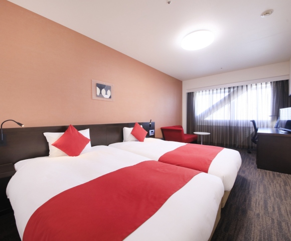 東横 INN 岡山駅西口右