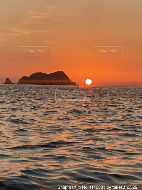 朝日と海のコラボ 注目の空の写真 ウェザーニュース