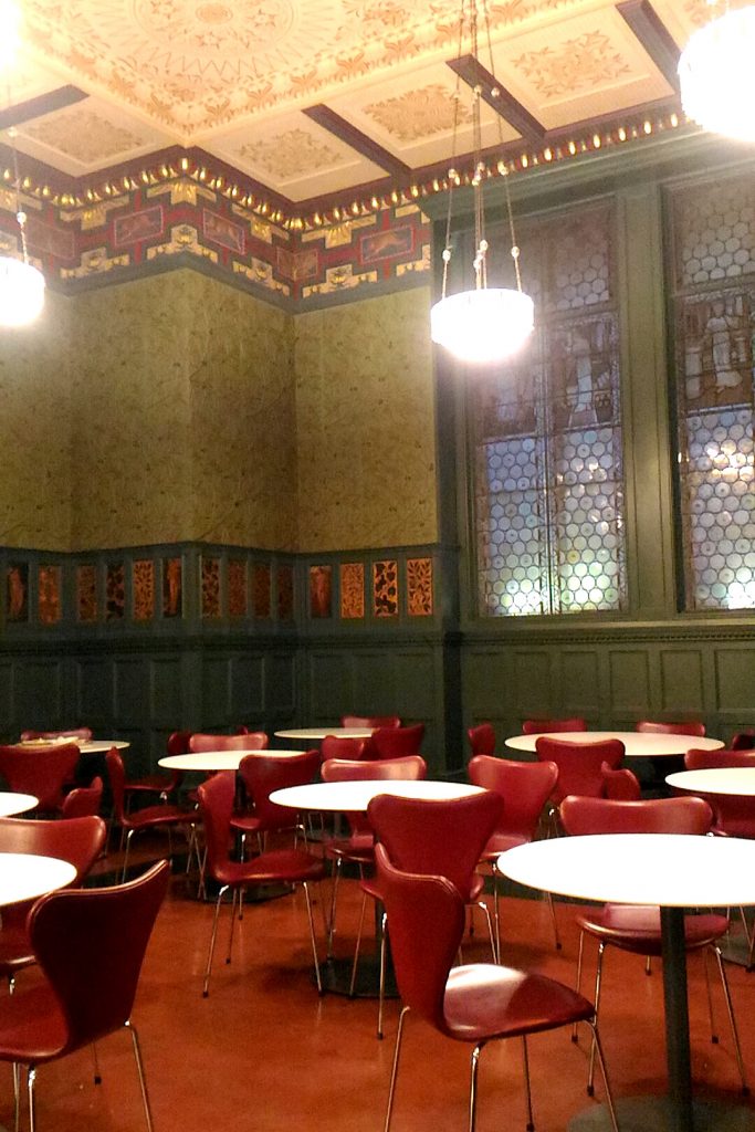 世界初の美術館カフェ。ヴィクトリア＆アルバート博物館「The V&A Café」観光アクセスガイド