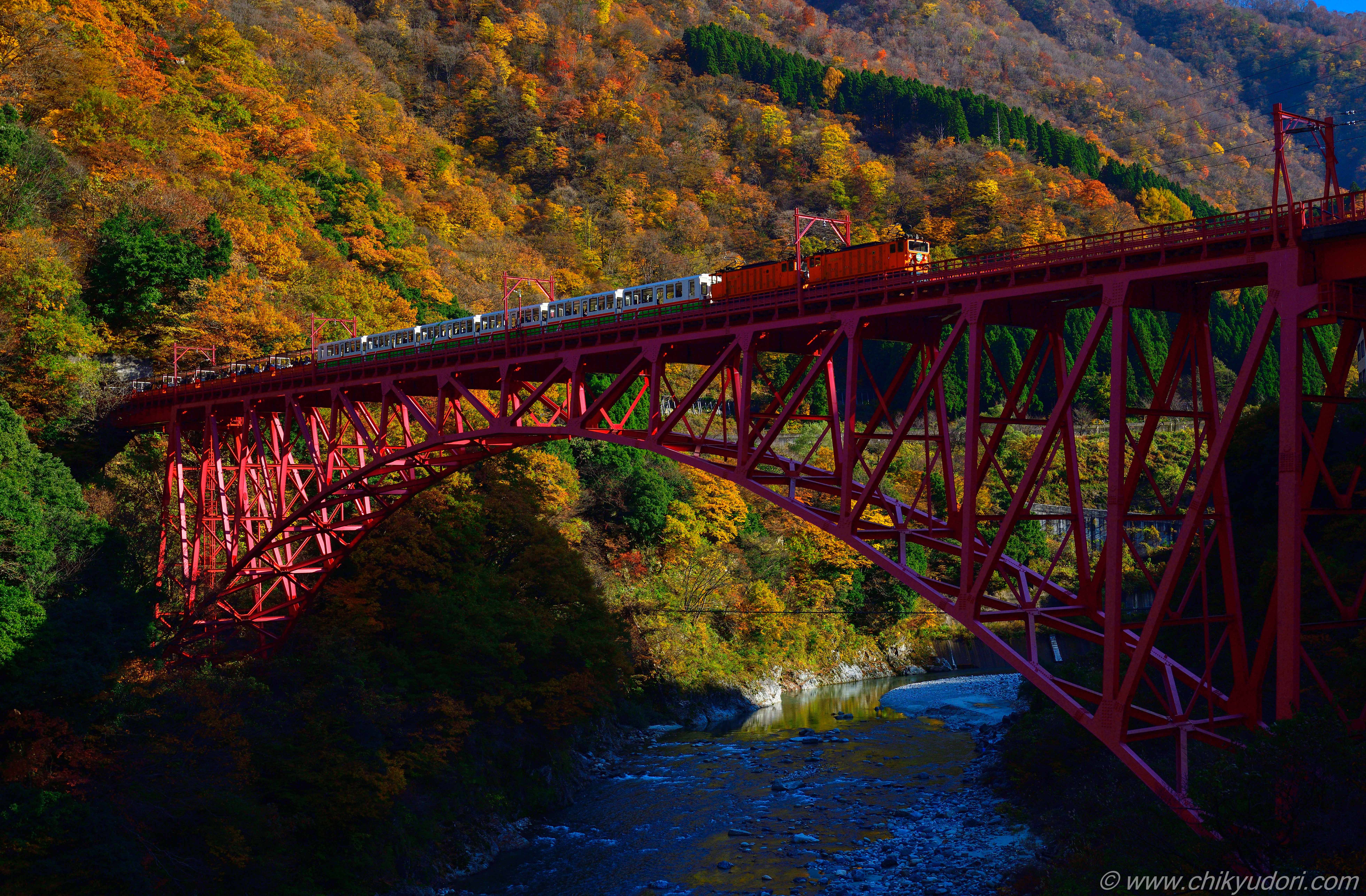 彩り豊かな紅葉！黒部渓谷トロッコ電車の車窓から楽しむ絶景旅にっぽん旅めぐり -公式 ORIX