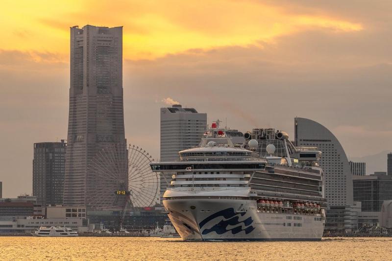 豪華客船３隻が横浜港で初共演 活況でも、横浜素通りも神奈川県 ：朝日新聞