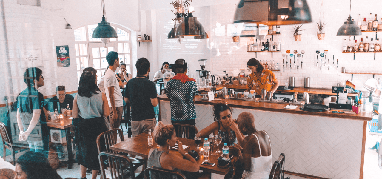 まるで異世界に来た気分。世界のこだわりカフェ59店舗 『世界のカフェデザイン』BOOKウォッチ