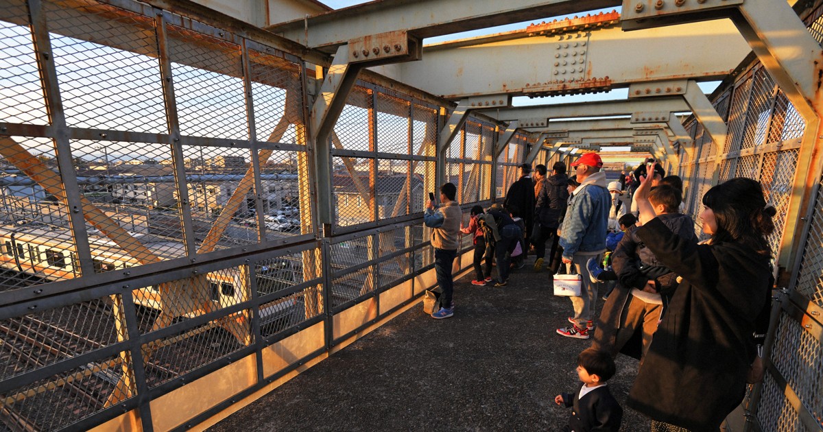 太宰治も愛した三鷹の「跨線橋 こせんきょう 」が94年の歴史に幕吉グル