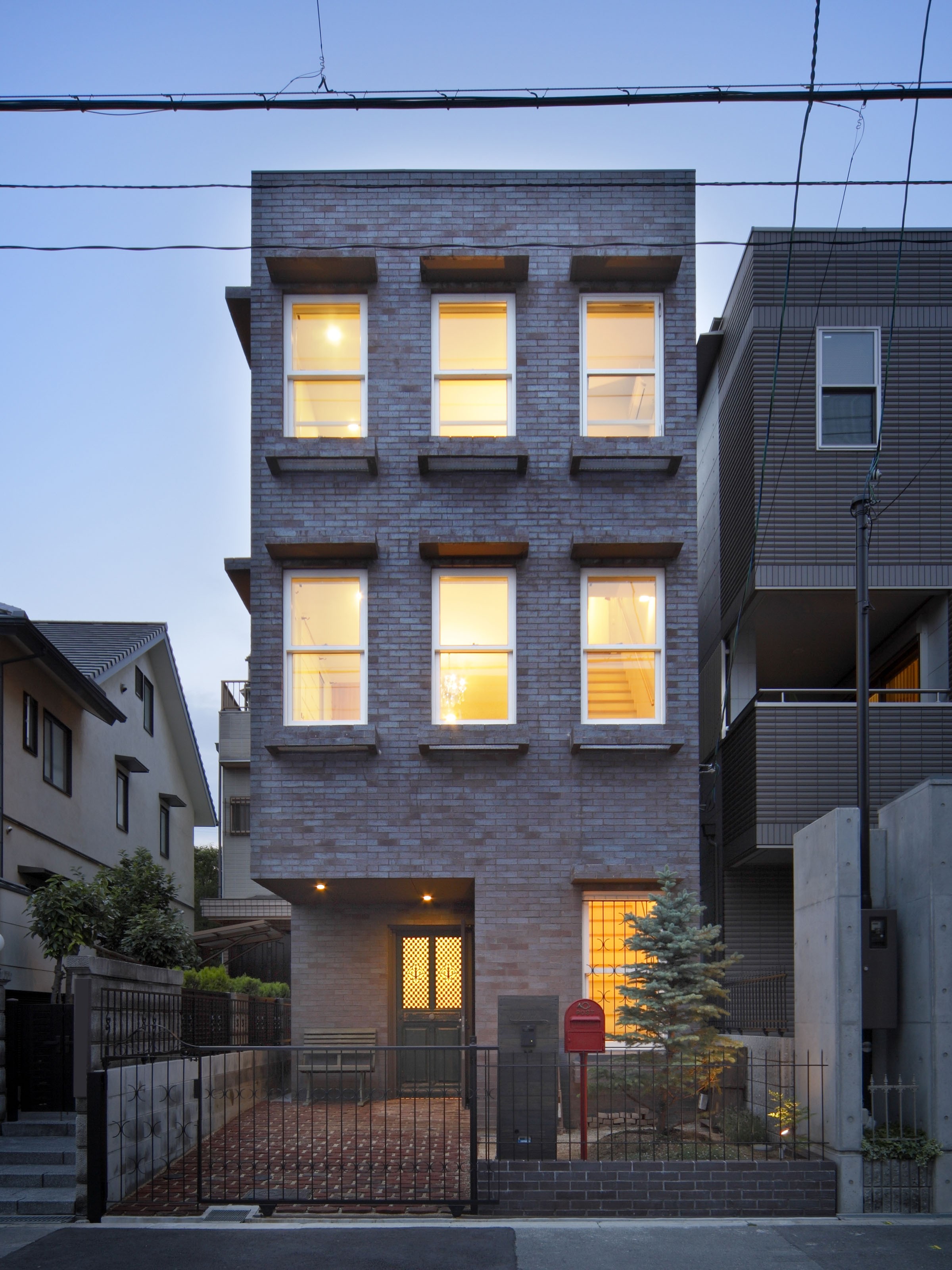 日本とこんなに違う、フランスのたてものデザイン、かわいい郵便受けDesign Stories